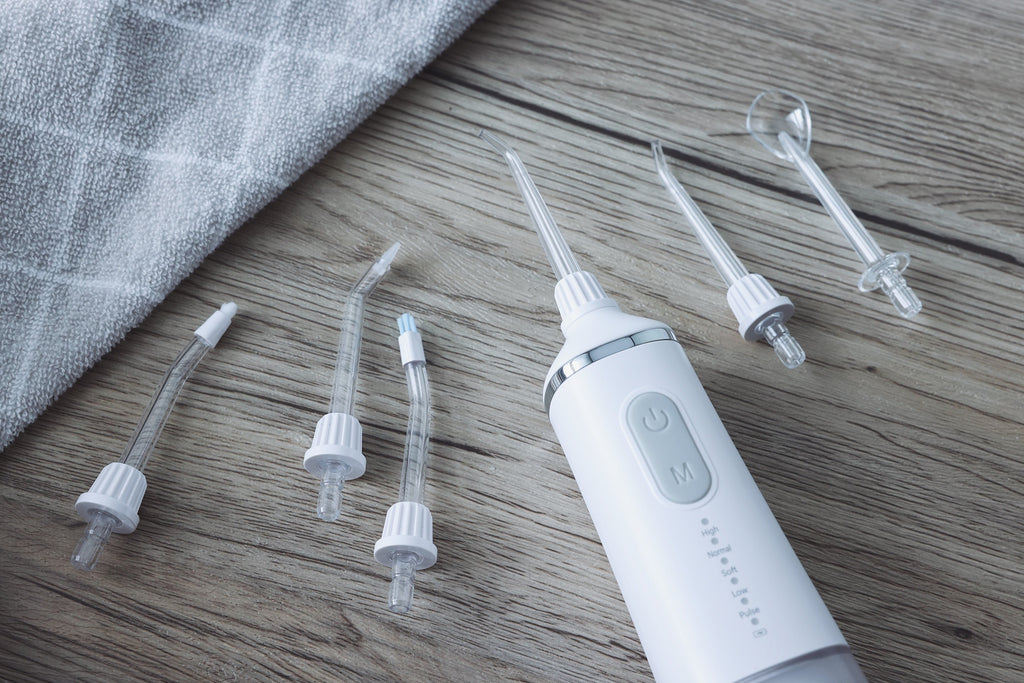 ✦1+1口腔保健組合✦ unicare®USB充電攜帶型高效電動沖牙機+專業級噴嘴六件組