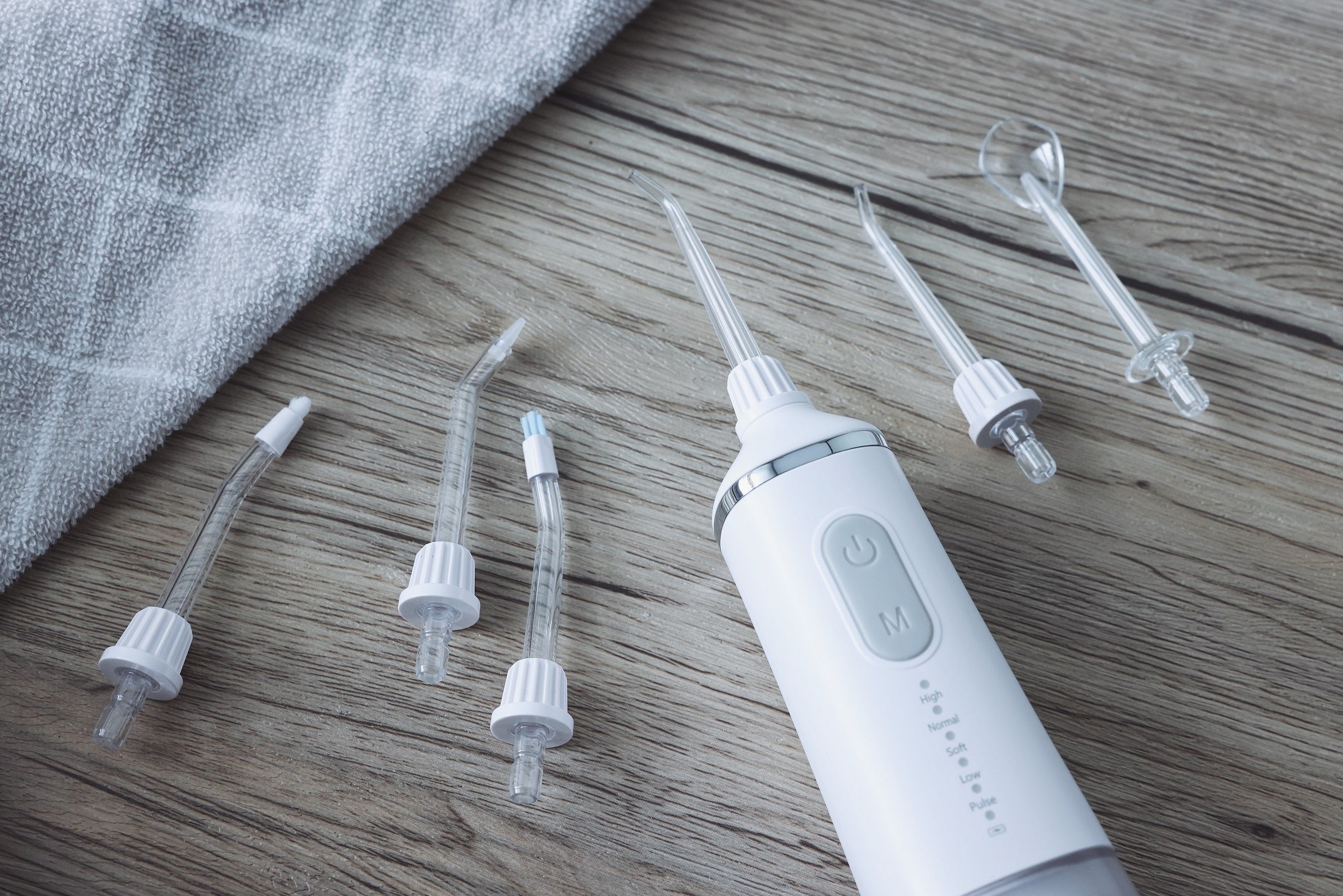 ✦1+1口腔保健組合✦ unicare®USB充電攜帶型高效電動沖牙機+標準型四入噴嘴組